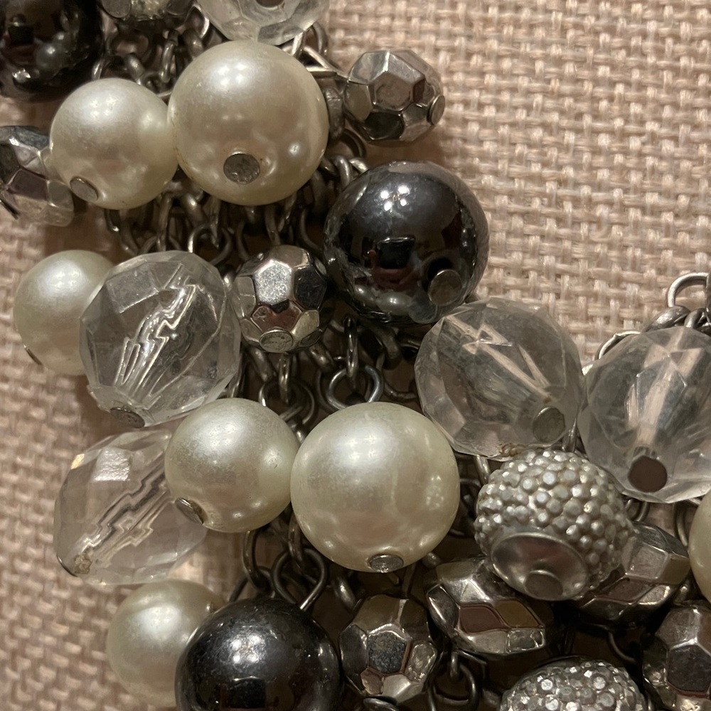 STATEMENT NECKLACE PEARLS, RHINESTONE ORBS, BLACK PEARLS - Picture 9 of 10